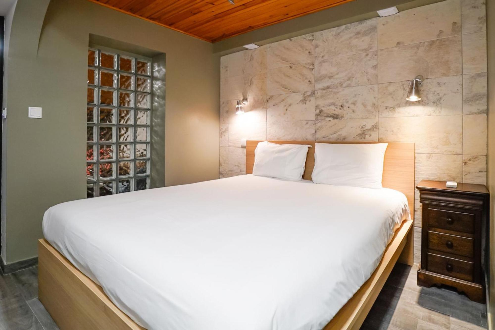 Cosmopolitan Chiado Apartment By Lovelystay Lisbon Bagian luar foto