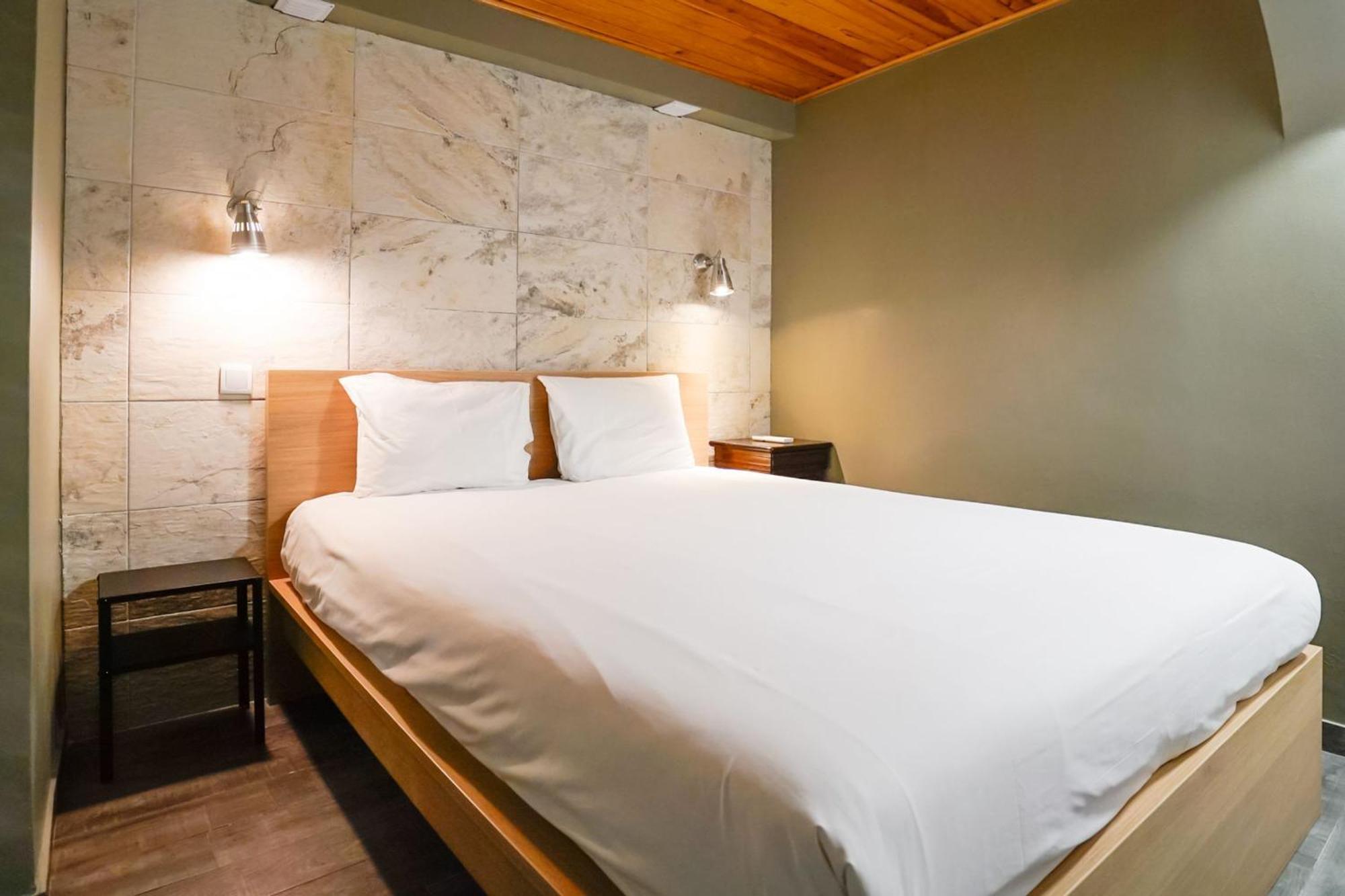 Cosmopolitan Chiado Apartment By Lovelystay Lisbon Bagian luar foto