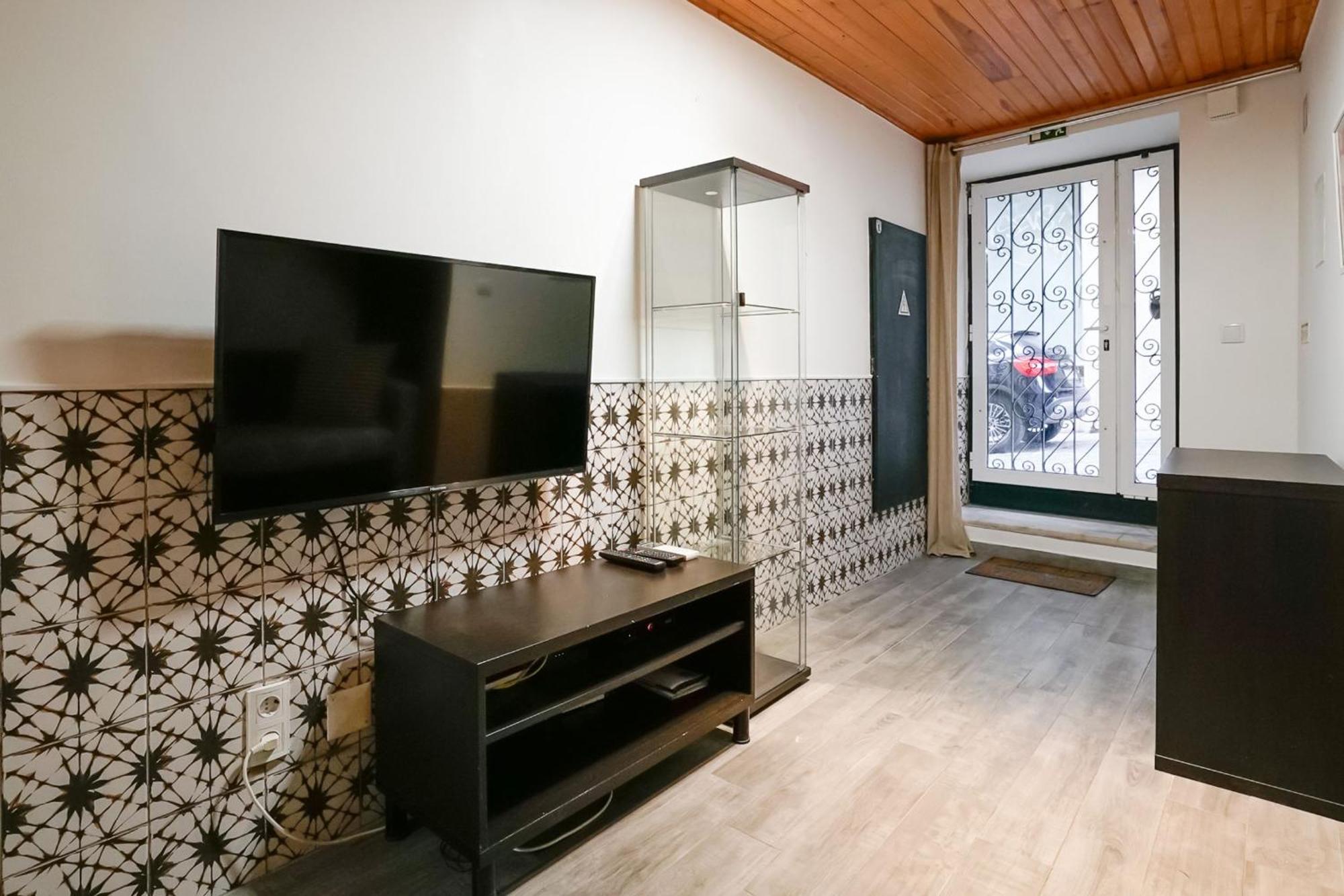 Cosmopolitan Chiado Apartment By Lovelystay Lisbon Bagian luar foto